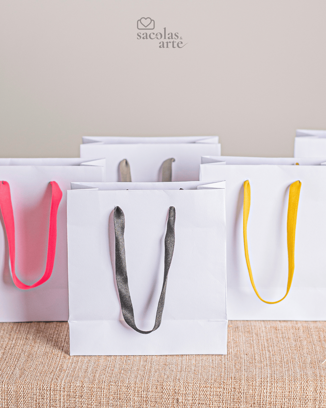 Sacola de Papel Lisa Alça de Fita - 14x06x15