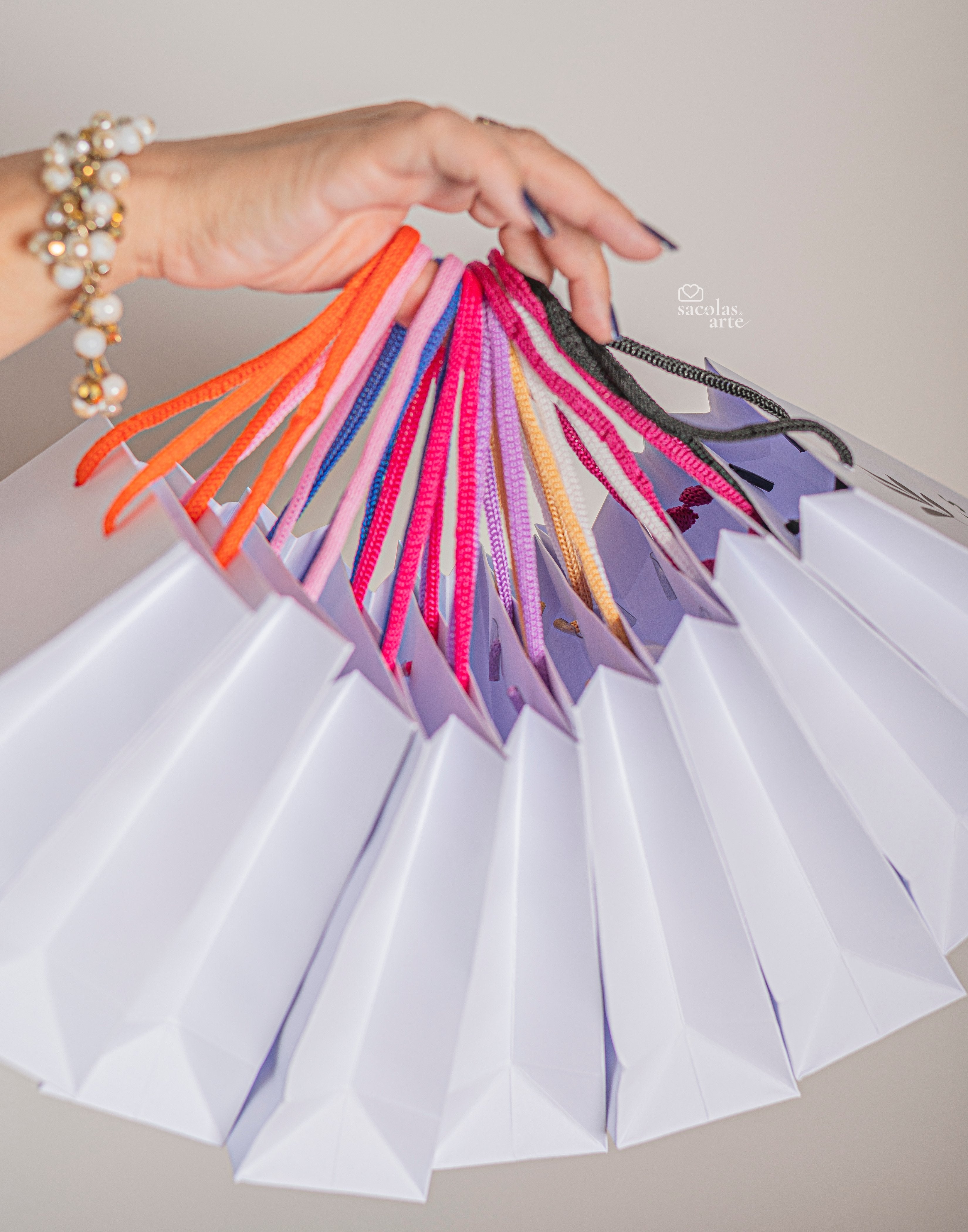 Sacola de Papel Personalizada Alça de Cordão - 14x06x15